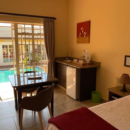Auberge Guest Lodge Mbombela Esterno foto